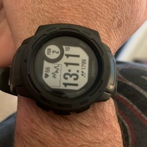 Garmin instinct watch comes with a charger